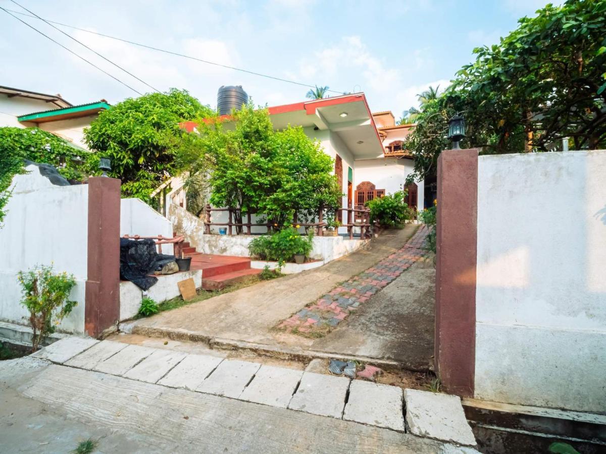 Surfing Guest House Матара Экстерьер фото